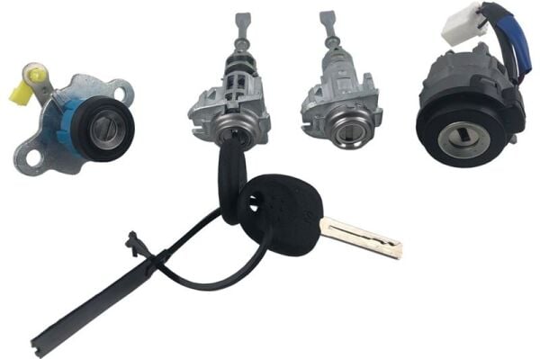 KONTAK + KAPI + BAGAJ KİLİT ŞİFRE TAKIMI 4\'LÜ SET HYUNDAI İ20 2008-20014 ***(2 ÇİPLİ)