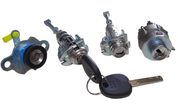 KONTAK + KAPI + BAGAJ KİLİT ŞİFRE TAKIMI 4\'LÜ SET HYUNDAI İ20 2008-2014 ***( ÇİPSİZ )
