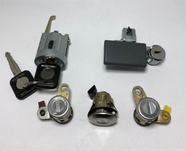 KONTAK + KAPI KİLİT ŞİFRE + TORPİDO TAKIMI 5 Lİ SET ISUZU TFR