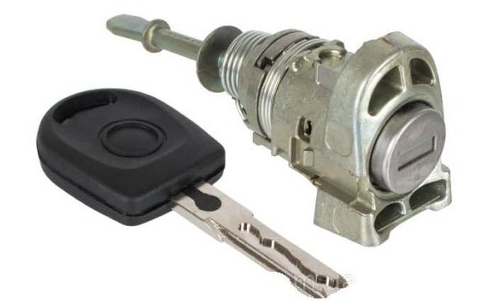 SOL KAPI KİLİT GÖBEĞİ VOLKSWAGEN TOURAN 2003--> & CADDY III